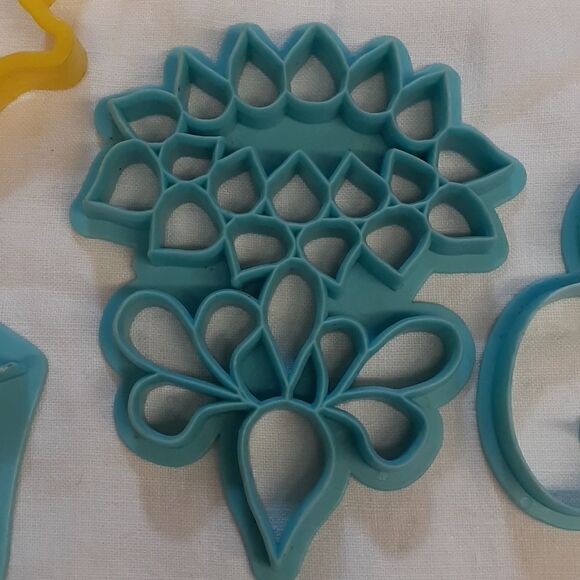 Wedding cake fondant cutters 1972, 10 Piece Lot Vintage Wilton - Picture 2 of 6